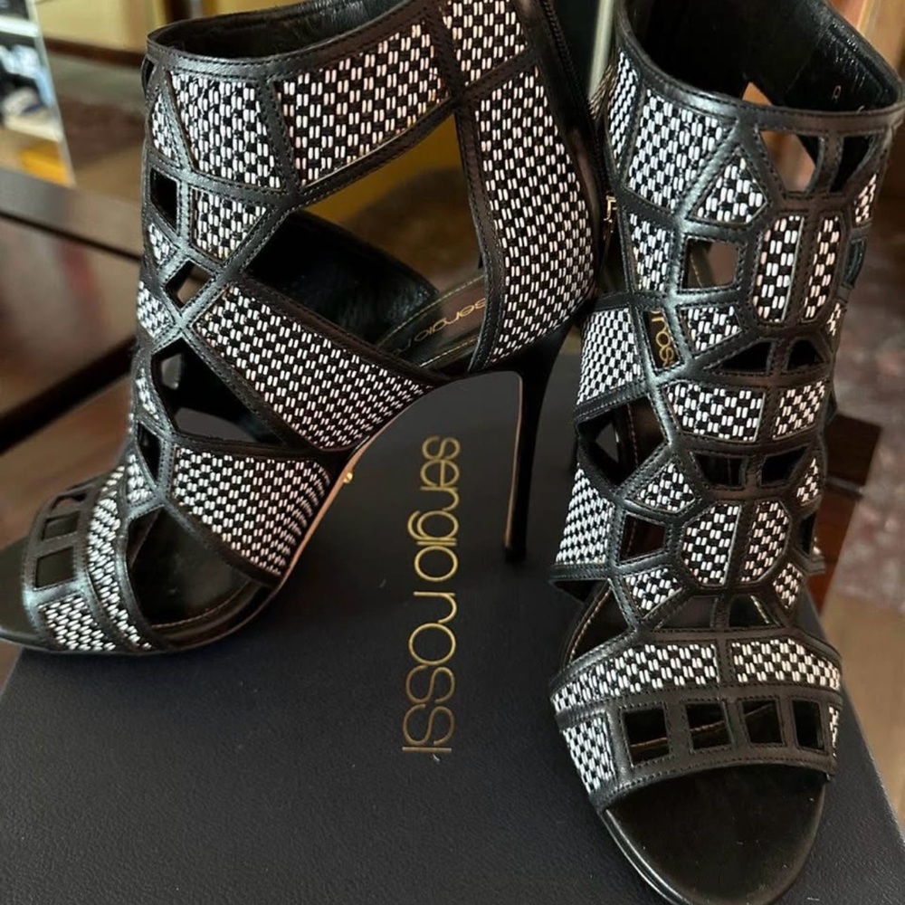 Gregory Black and White Women's Heels